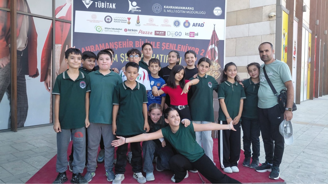 Öğrencilerimiz Kahraman  Şehir  Bilimle  Şenleniyor  2 Projesi Kapsamında Piazza'da.